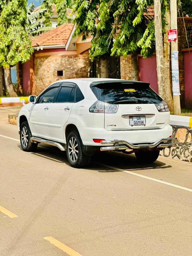 2008 Toyota Harrier photo 3