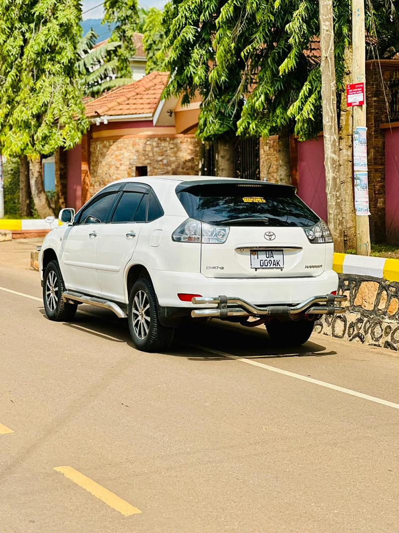 2008 Toyota Harrier photo 4