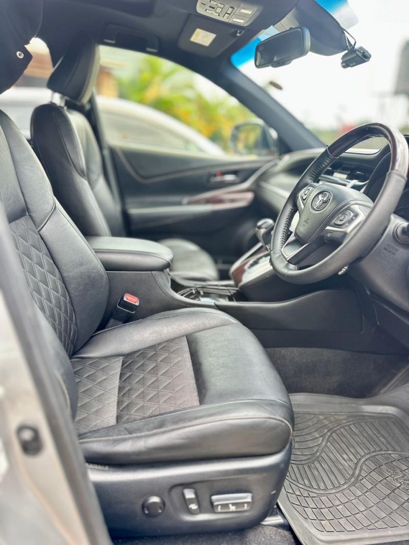 2015 Toyota  Harrier photo 8