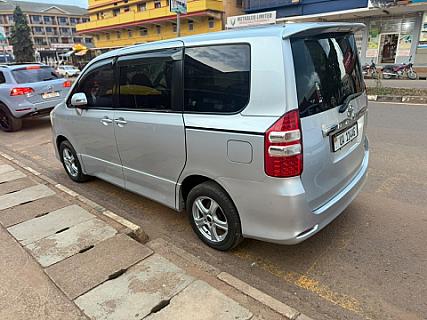 2010 Toyota  Noah