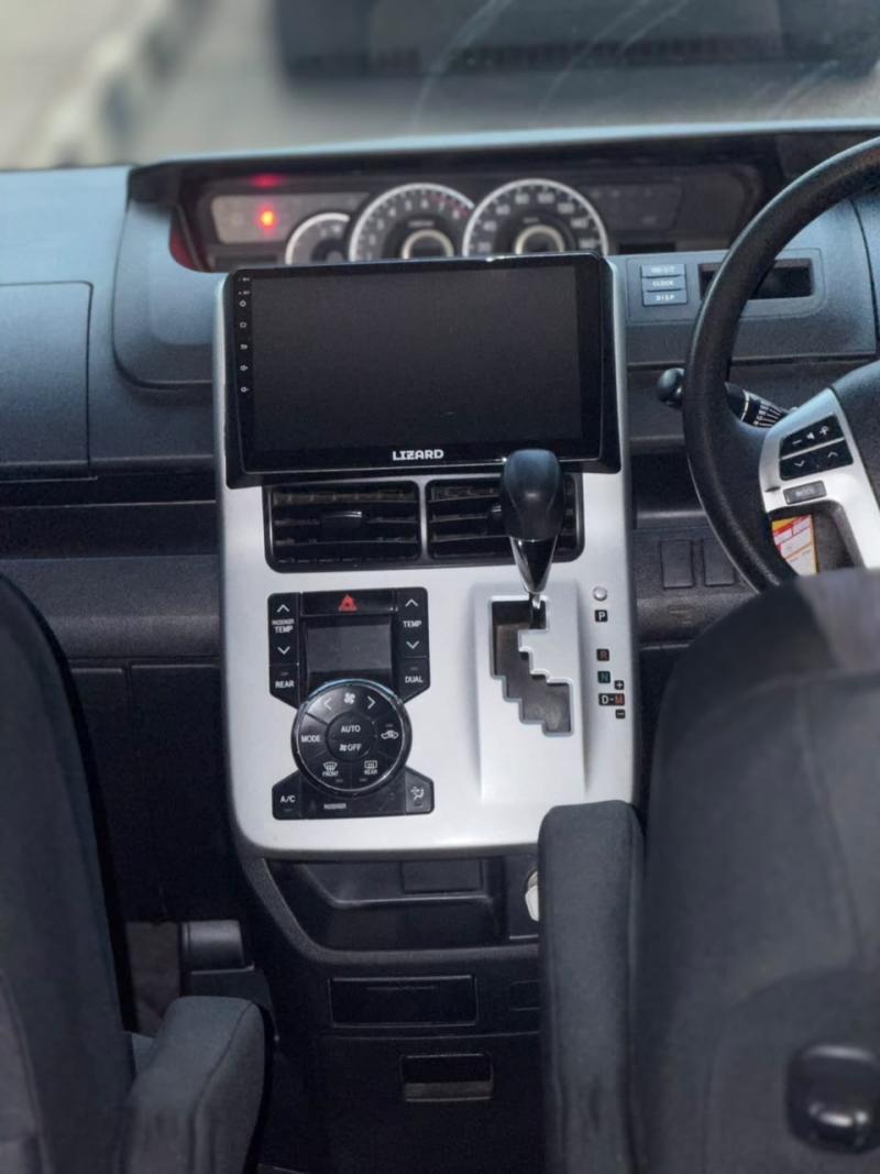 2010 Toyota  Noah photo 7